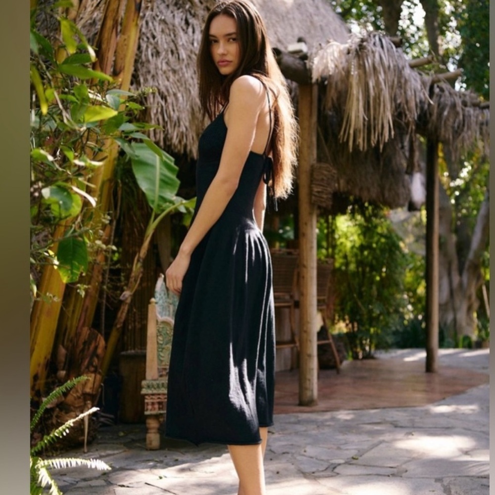 NWT Free People Beach Tula Sweater Midi dress in
Black.  Size: L, XL
